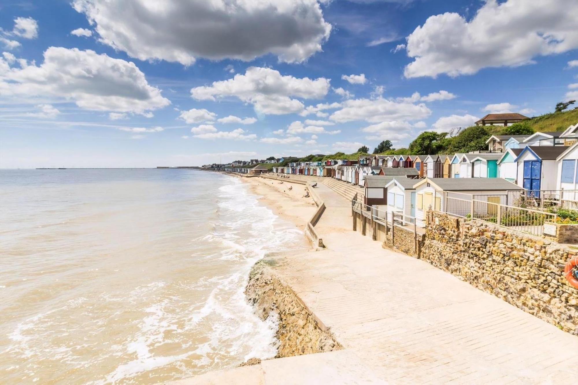 Lovely 6 Berth Caravan At Naze Marine Holiday Park In Essex Ref 17003C Walton-on-the-Naze Ngoại thất bức ảnh