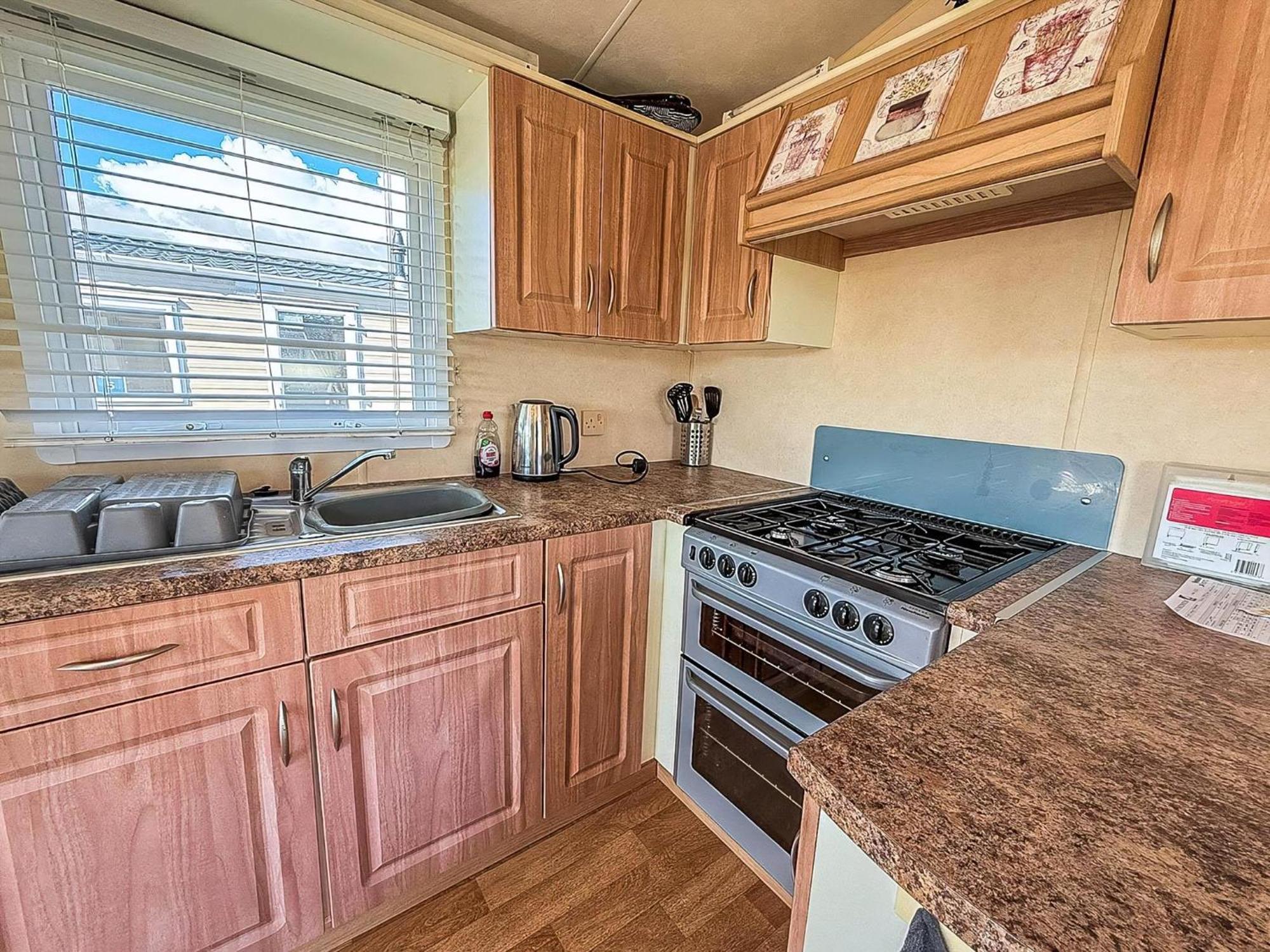Lovely 6 Berth Caravan At Naze Marine Holiday Park In Essex Ref 17003C Walton-on-the-Naze Ngoại thất bức ảnh