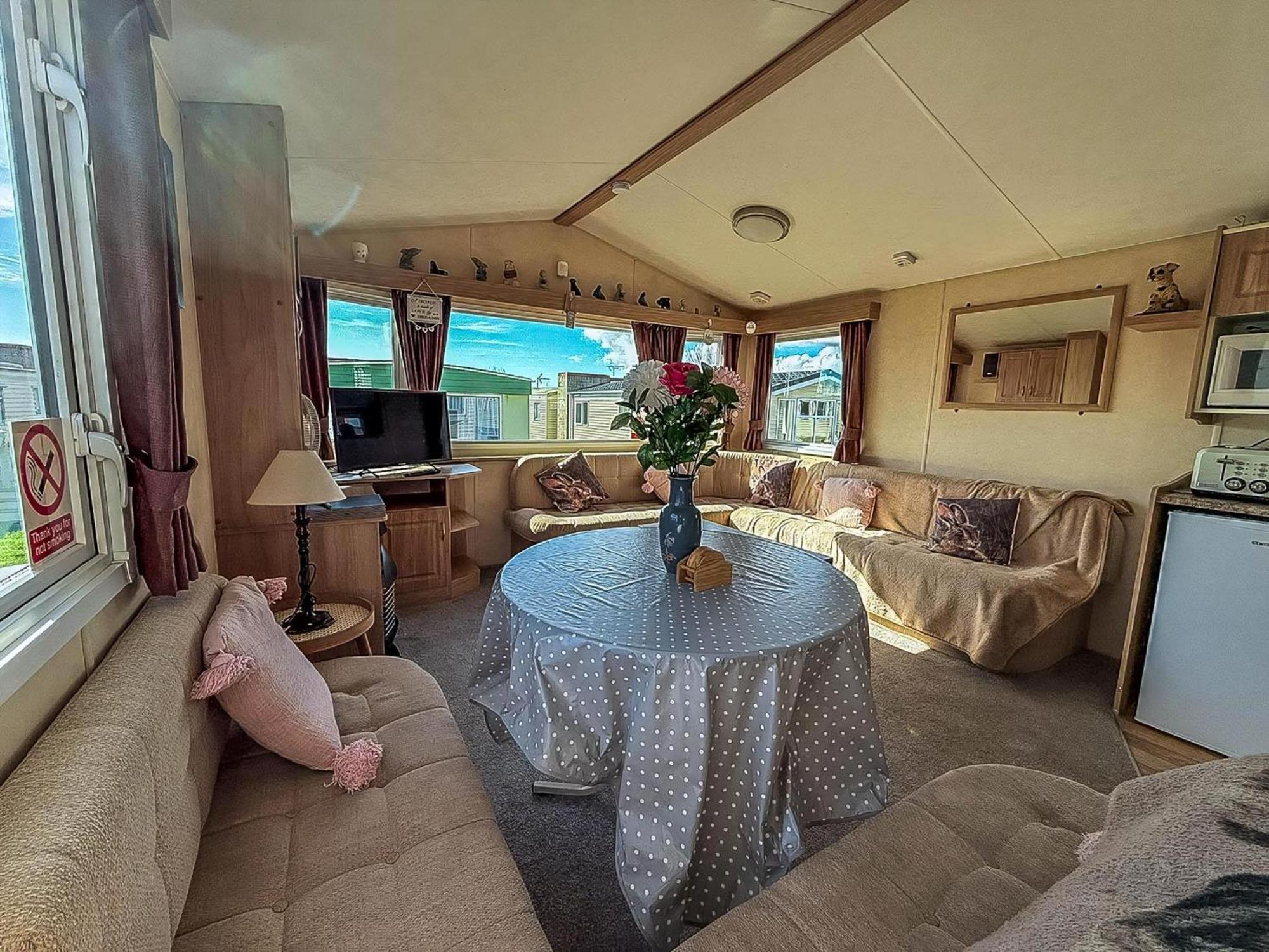 Lovely 6 Berth Caravan At Naze Marine Holiday Park In Essex Ref 17003C Walton-on-the-Naze Ngoại thất bức ảnh