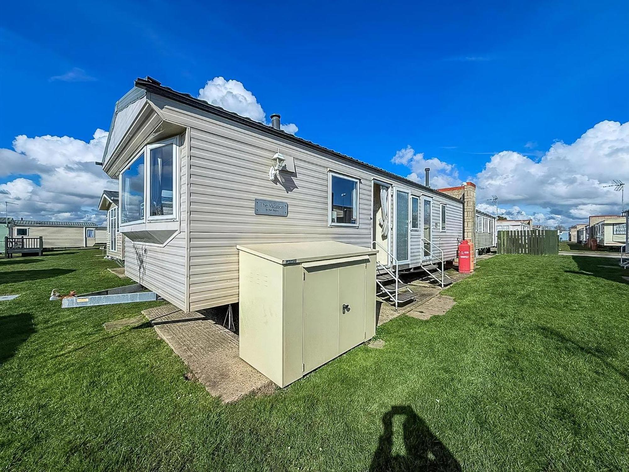 Lovely 6 Berth Caravan At Naze Marine Holiday Park In Essex Ref 17003C Walton-on-the-Naze Ngoại thất bức ảnh